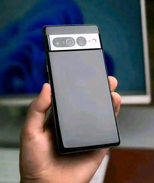 A picture of Google pixel 7pro RAM 8 STORAGE 128 TZS 180 000