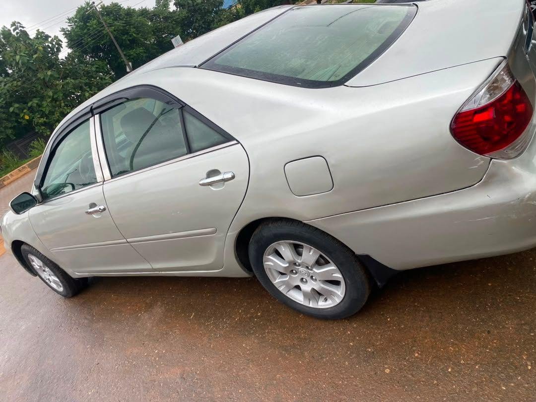 A picture of Toyota Camry 06
