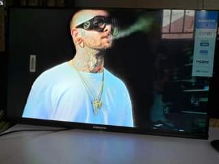 A picture of GLOBALSTAR frameless 32 Inches digital flat tv Ac Dc on