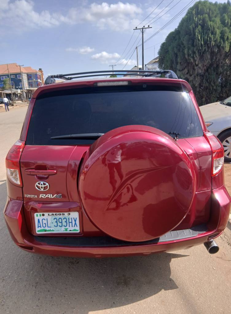 A picture of Rav4 2008