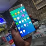 A picture of Samsung Galaxy S6 edge plus slightly cracked 4gb ram 32gb