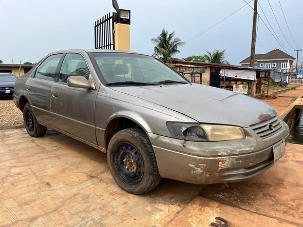 A picture of 2000 Toyota Camry