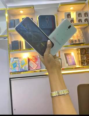 A picture of oppo f11. vivo y93