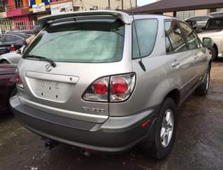 A picture of Tokunboh lexus rx300 2003 model Features leather interior 5 seater