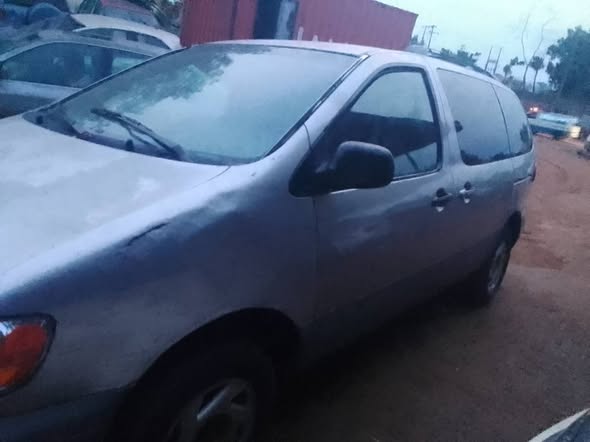 A picture of First body Toyota sienna