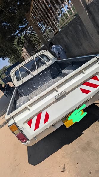 A picture of Old skul Pick up Diesel Engine 2L Inauzwa 7 5M