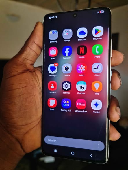 A picture of Clean Samsung s21 ultra 5G 12gb ram 256gb inbuilt Dual