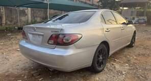 A picture of 2005 LEXUS 2005