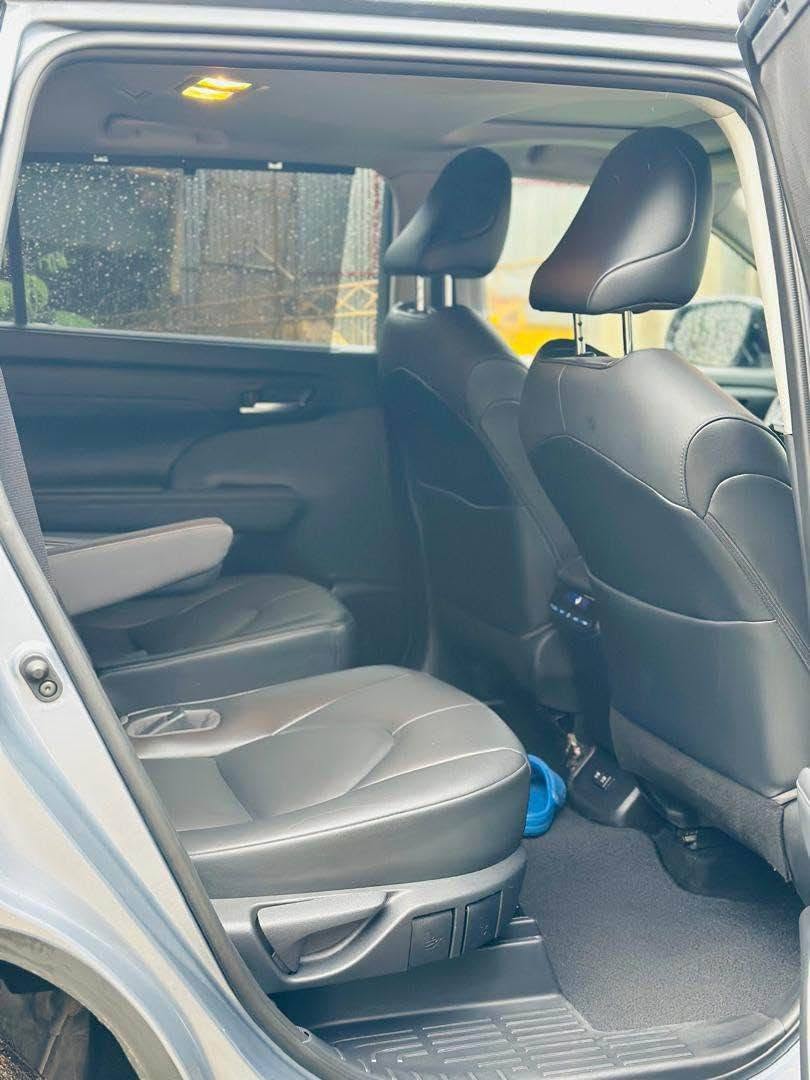 A picture of TOYOTA HIGHLANDER XLE 2020