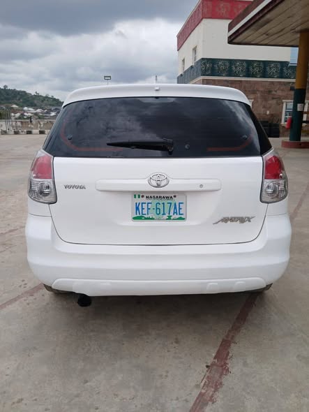 A picture of 2004 Toyota matrix