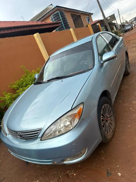 A picture of Toyota Camry 04