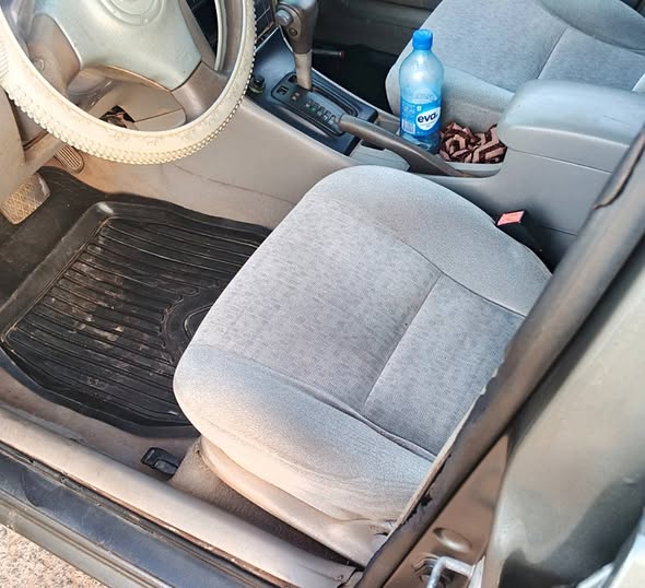 A picture of Toyota Corolla 04