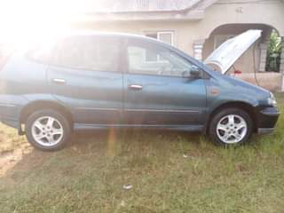 A picture of Nissan Tino