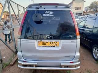 A picture of Toyota Noah 1998 model super extra
