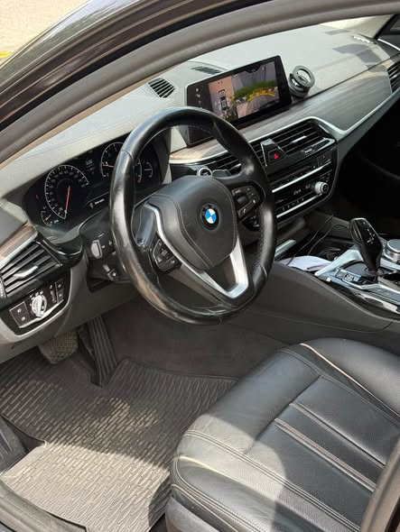 A picture of 2019 BMW 530i