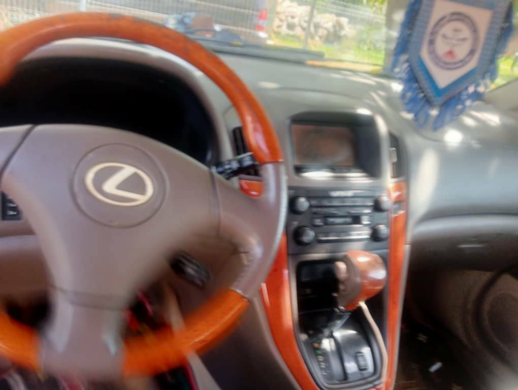 A picture of Lexus rx300