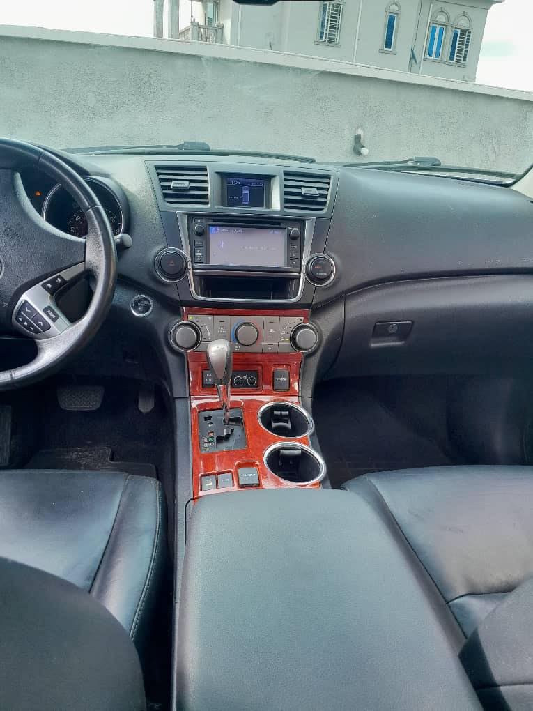 A picture of 2013 TOYOTA HIGHLANDER