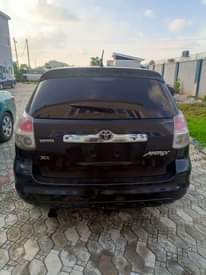 A picture of 06 untempered Toyota matrix Car is unregistered everything sharp