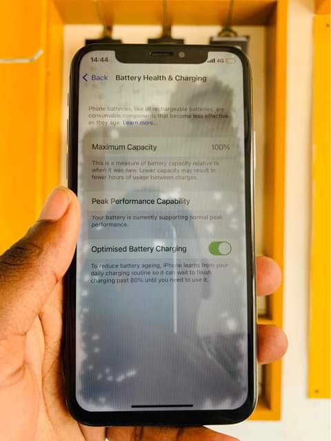 A picture of Iphone x 256gb