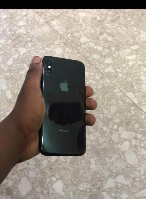A picture of Iphone x clean Gb 64 No face Price 300k 0788110108