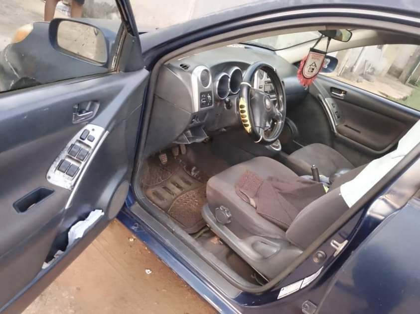 A picture of Toyota matrix 2004