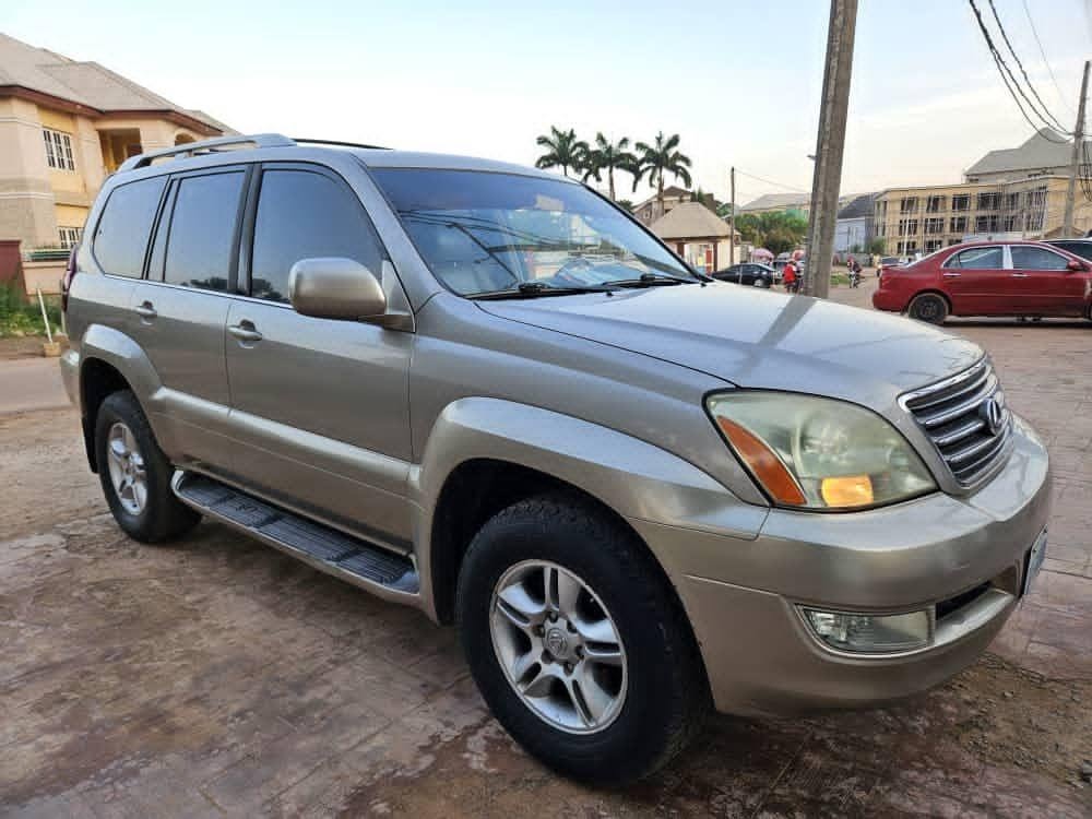 A picture of Belgium standard Gx470 2005 model 09134341345