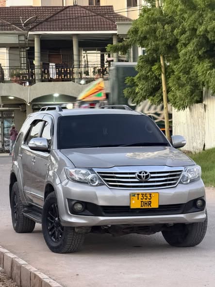 A picture of TOYOTA FORTUNER