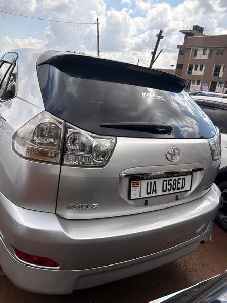 A picture of Toyota Harrier 2008 model