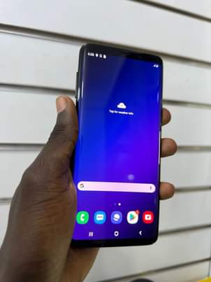A picture of Samsung S9 plus 64gb 4gb ram 390k clean no cracks