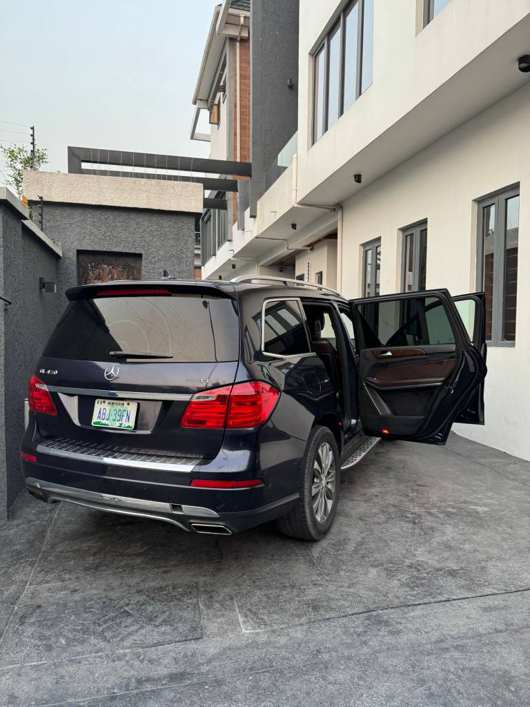 A picture of MERCEDES BENZ GL450 2013