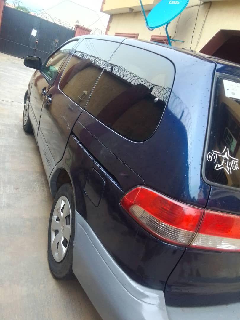 A picture of Registered Toyota sienna 02 Well clean as seen Engine gear