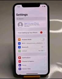 A picture of Iphone x 64gb no face id