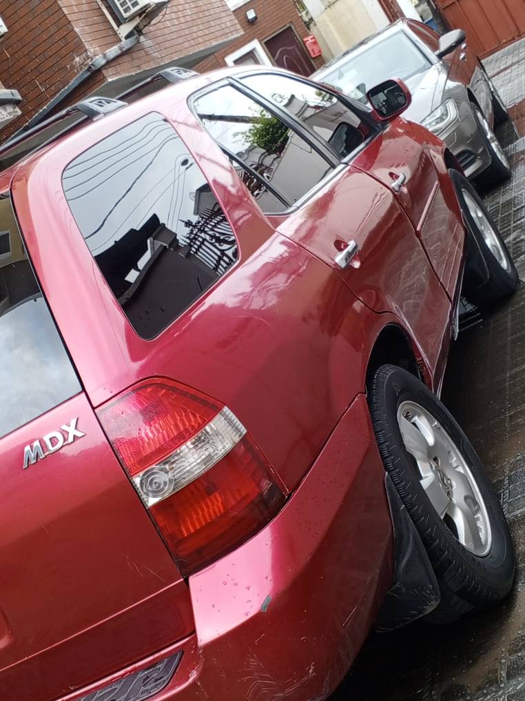 A picture of Acura MDX 2004