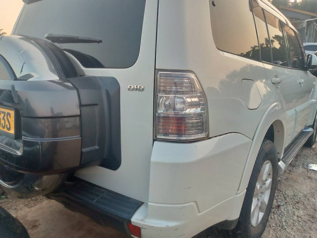 A picture of Pajero 65m negotiable call 256700951820