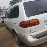 A picture of Toyota sienna xle 2000 model