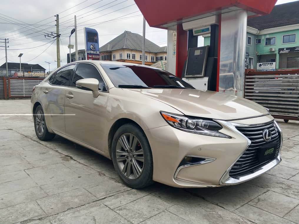 A picture of Sharp 2014 Lexus es350 for sale 13m