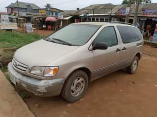A picture of 2000 sienna