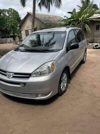 A picture of Toyota sienna