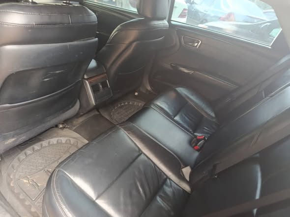 A picture of Toyota avalon 2013