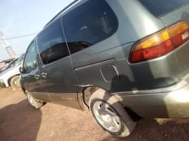 A picture of Toyota sienna 2000 model