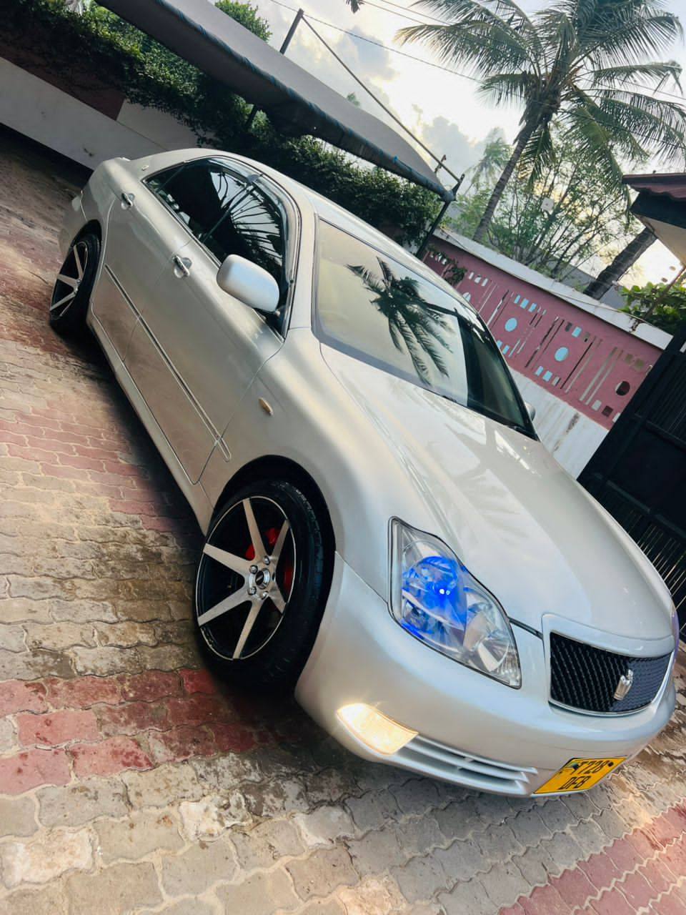 A picture of TOYOTA CROWN ATHLETE