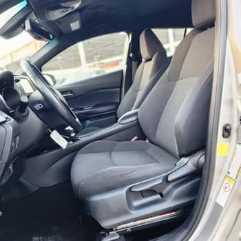 A picture of Toyota c h r