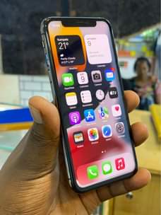 A picture of IPHONE X 256GB
