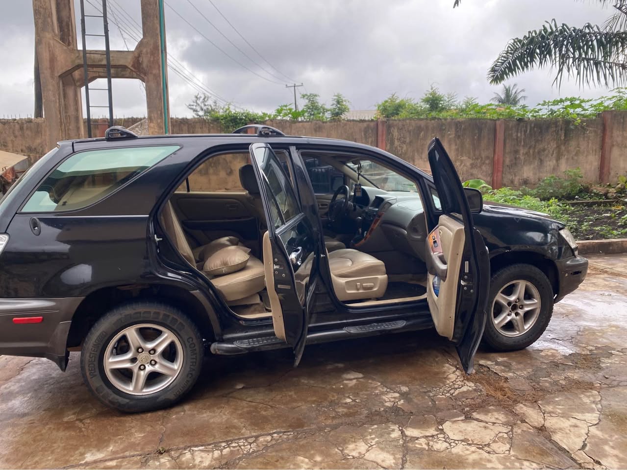 A picture of Lexus Rx 300 Buy and drive