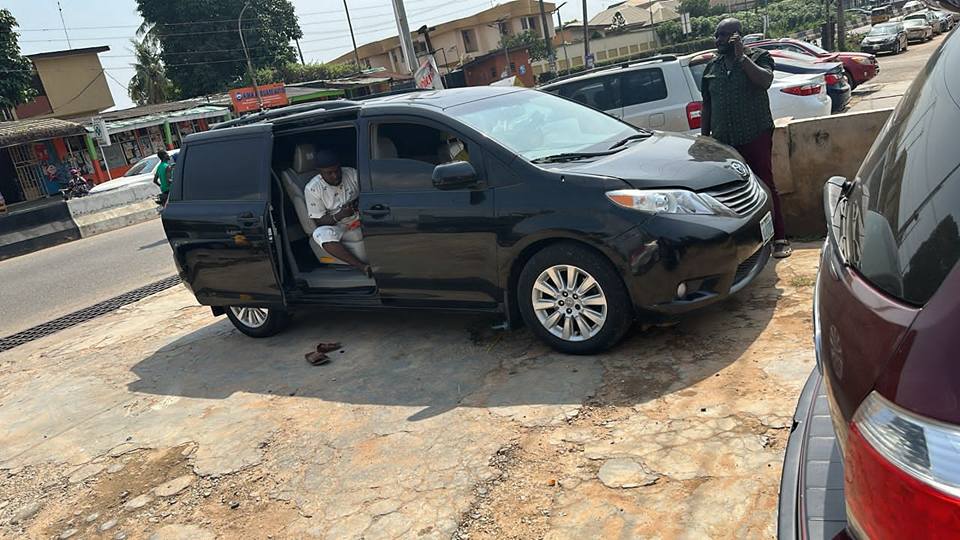 A picture of Toyota sienna 2012
