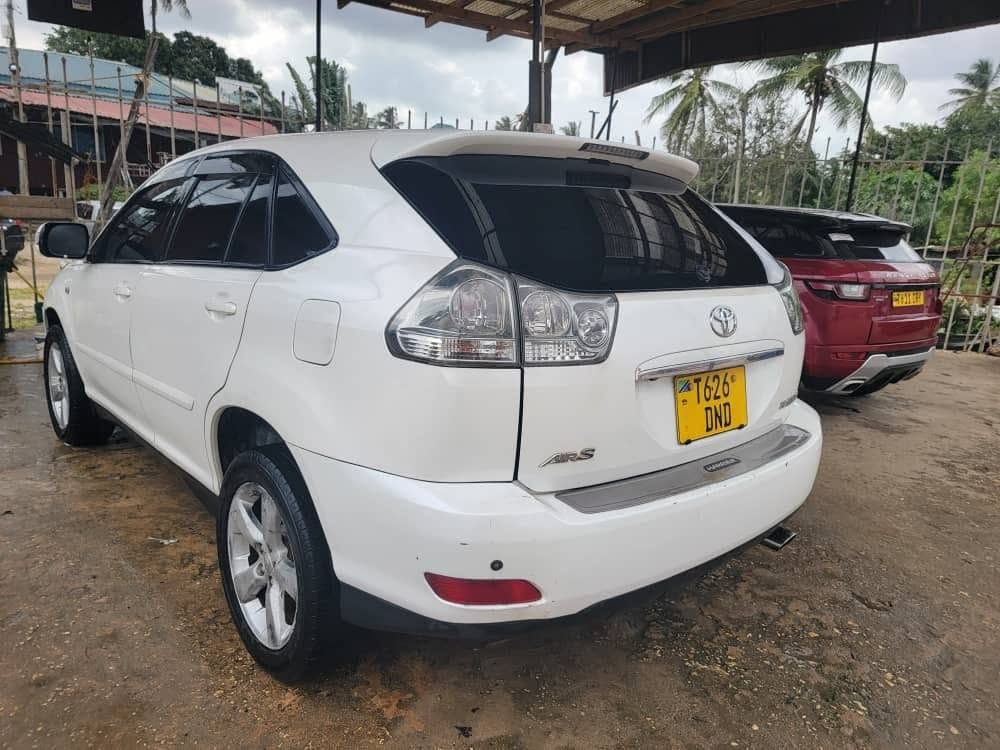 A picture of TOYOTA HARRIER KALI SANA INAUZWA 16 8M TU 0684525146