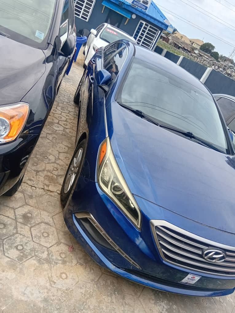 A picture of Tokunbo Hyunda Sonata 2016 untouched engine gear and a c