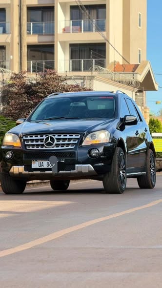 A picture of Mercedes Benz 4matic 2010 model petrol engine Germany make 55m
