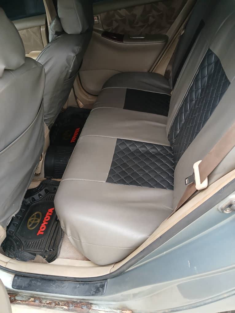 A picture of 2004 Corolla LE