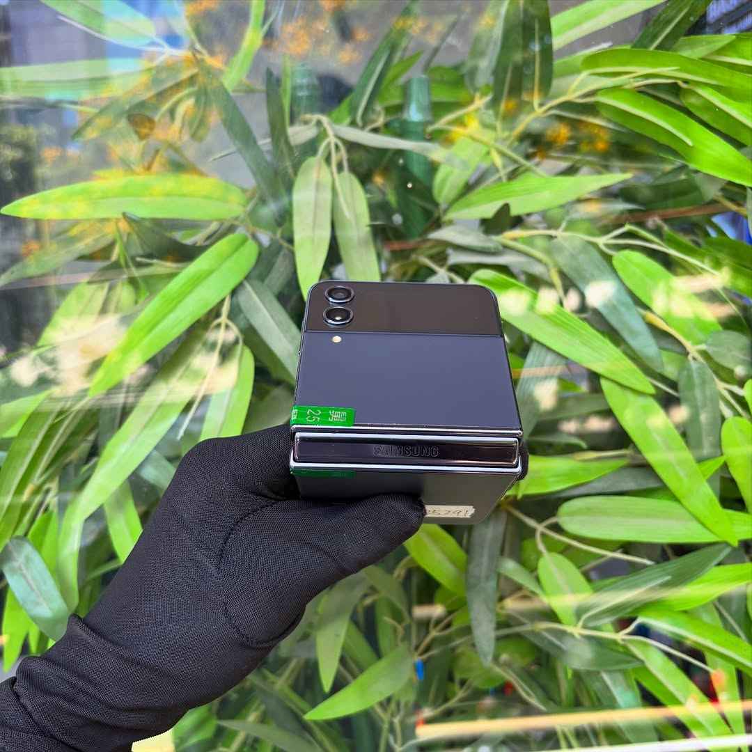 A picture of Samsung flip 4